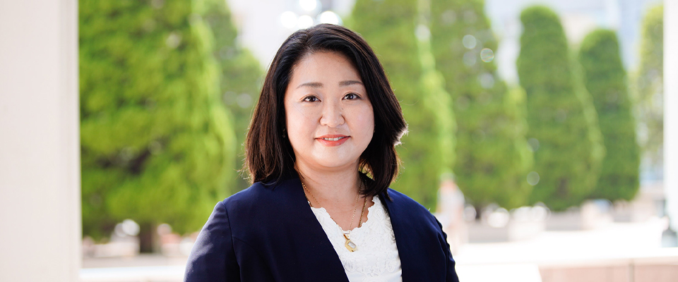 印東 桂子