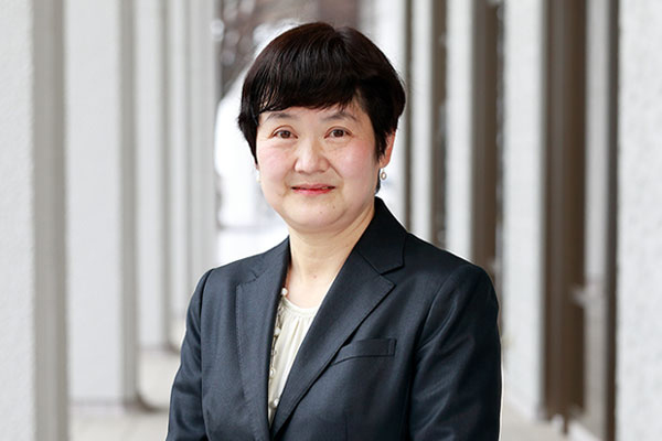 先端リグニン材料研究センター センター長　応用生物学部 加柴 美里　教授 写真